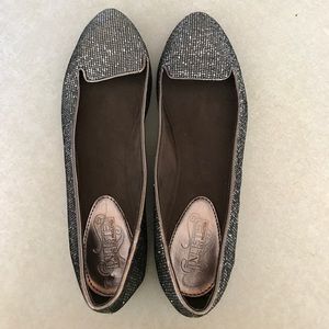 NWOT Silver sparkly flats size 8