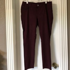 Burgundy color leggings