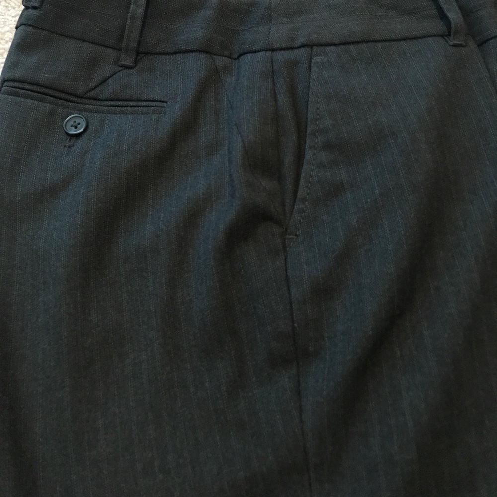 EUC Ann Taylor navy pants with subtle pinstripe