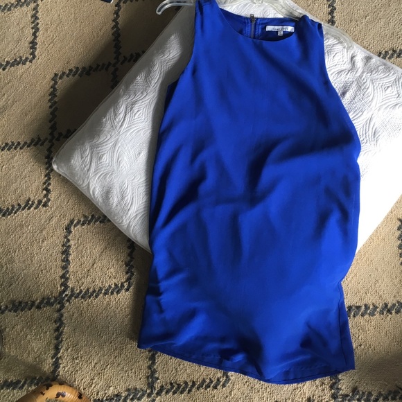 Beautiful crepe chiffon like mini dress - Picture 2 of 5