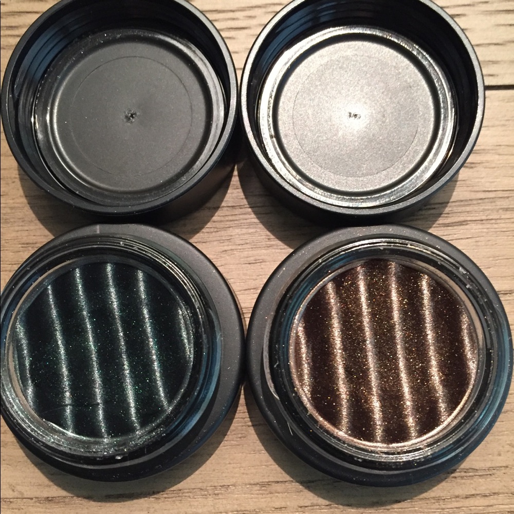 Like NEW!! MAC Spell binder shadows.