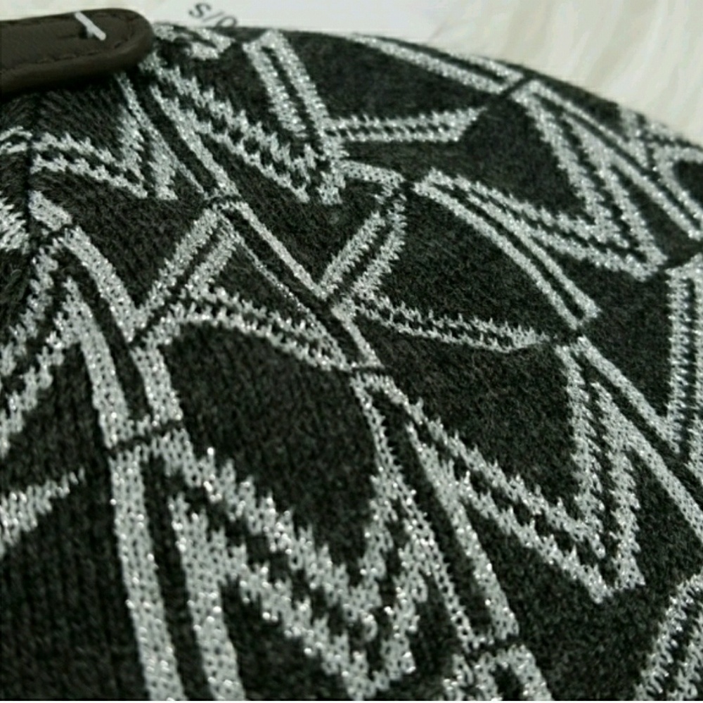 ((last 1)) MICHAEL KORS METALLIC  BEANIE/HAT - Picture 3 of 4