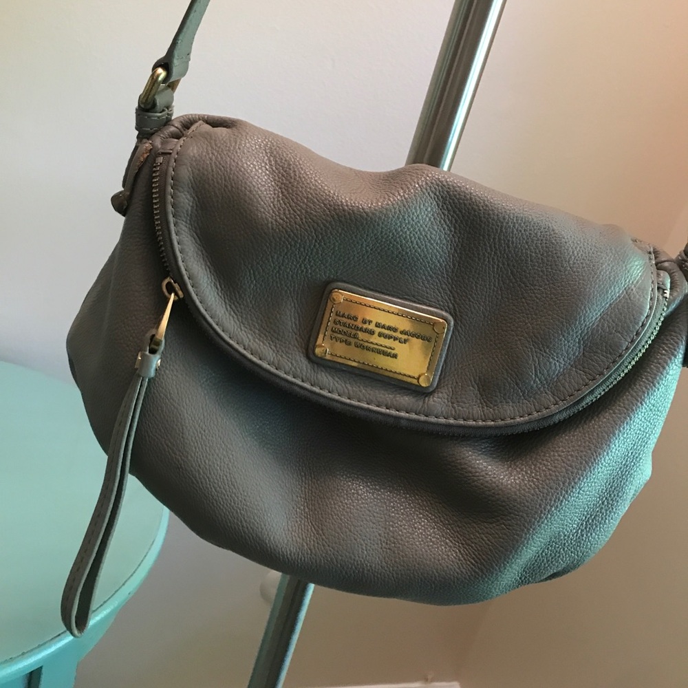 MARC JACOBS CROSS BODY PURSE