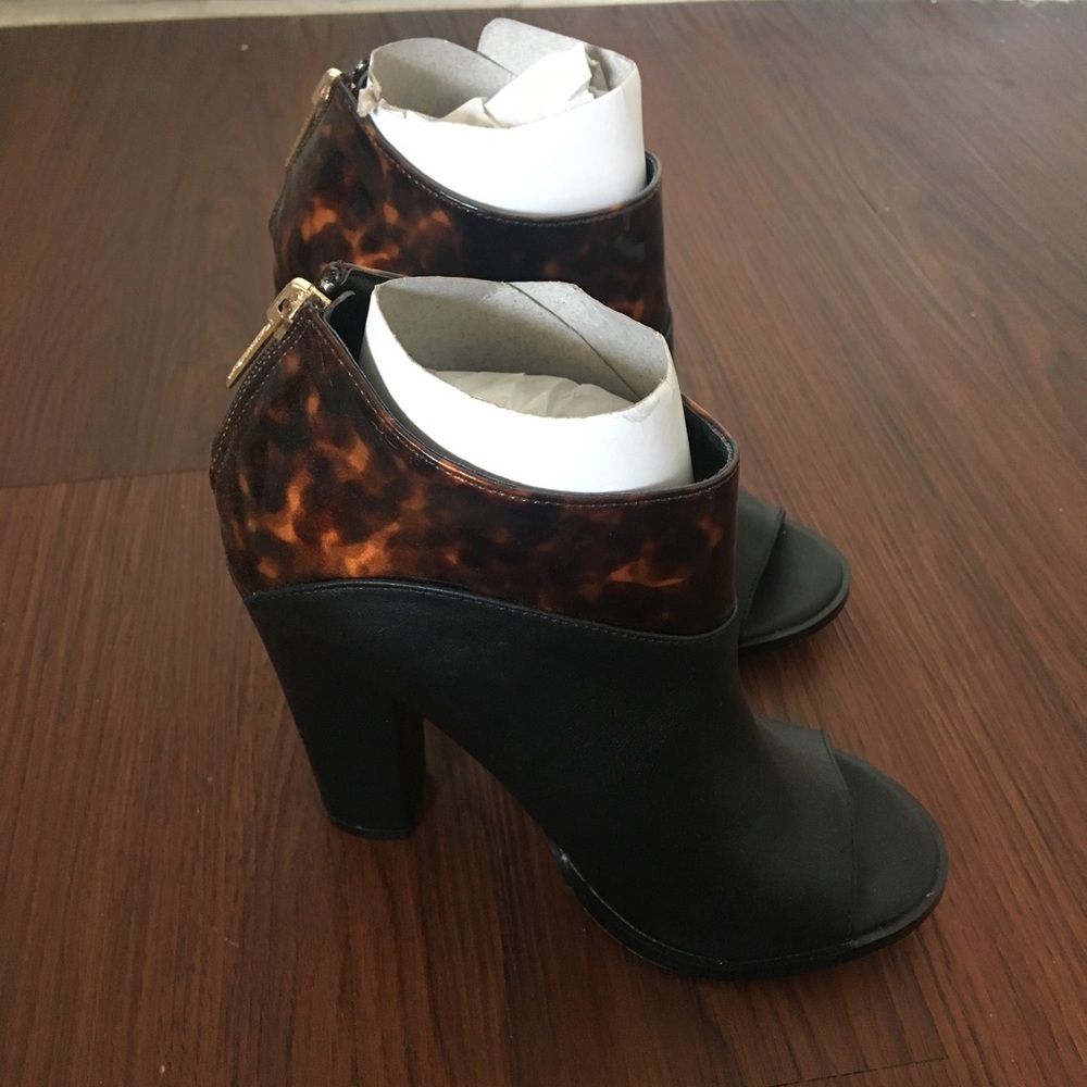 Gorgeous tortoise style booties!