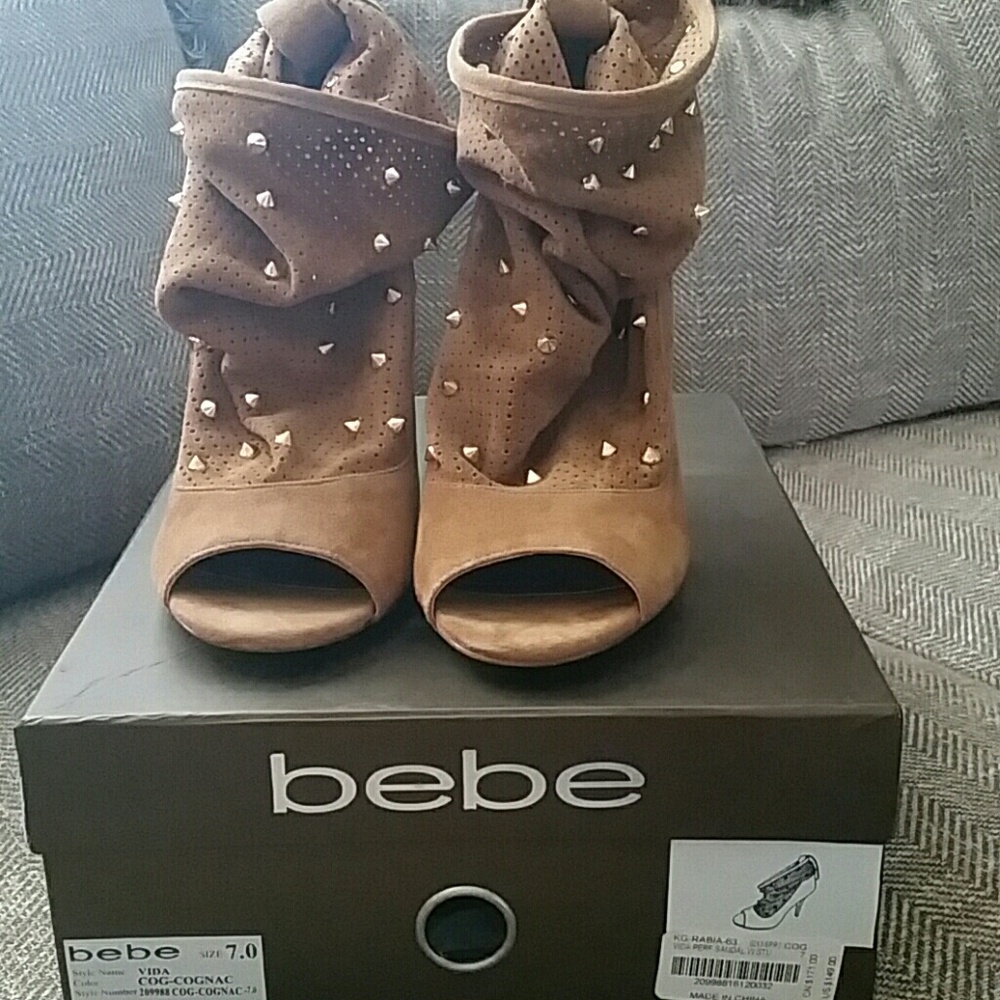 bebe Vida Cognac Heels