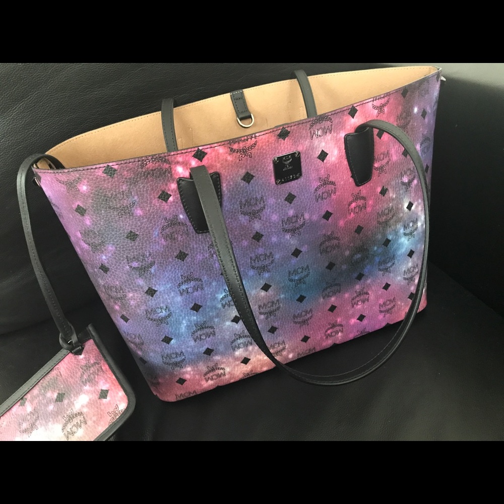 MCM medium Galaxy Tote (Limited Addition)