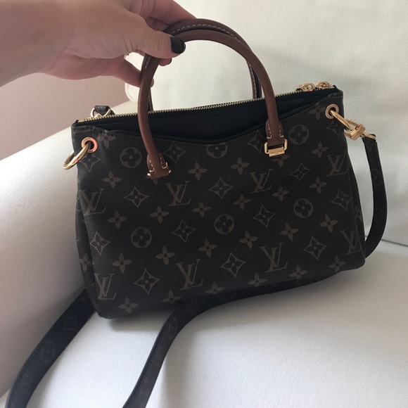 Pallas Black Louis Vuitton Crossbody - Picture 2 of 8