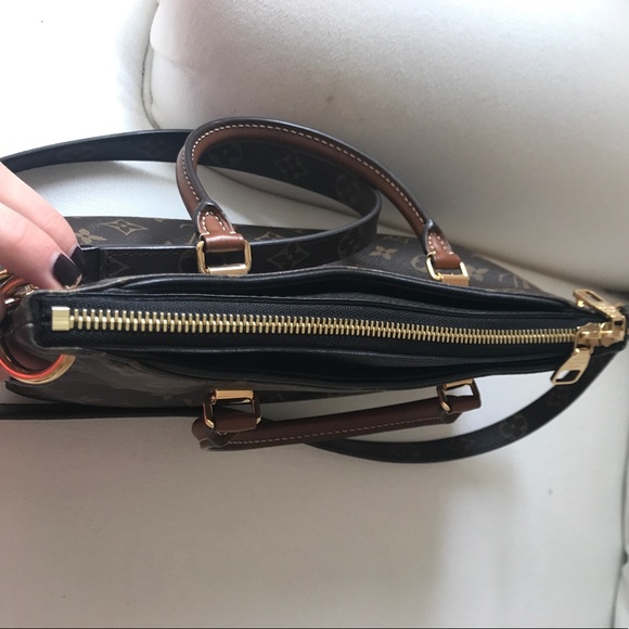 Pallas Black Louis Vuitton Crossbody - Picture 3 of 8