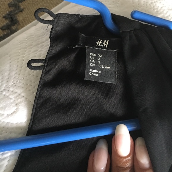 Black pleated h &m dress size 2 - Picture 4 of 4