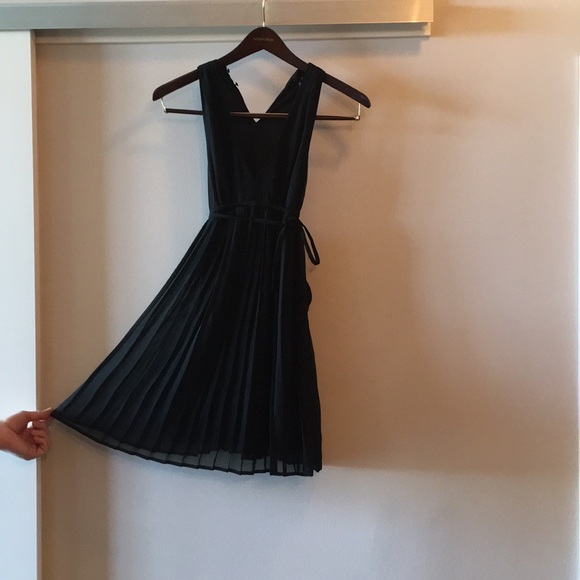 Black pleated h &m dress size 2 - Picture 1 of 4