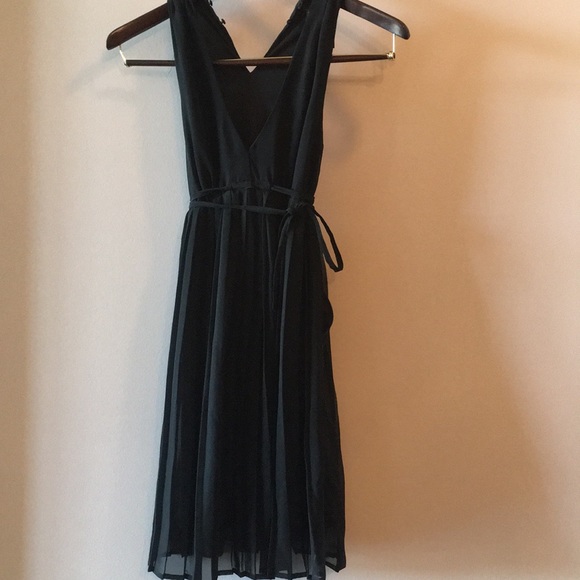 Black pleated h &m dress size 2 - Picture 2 of 4