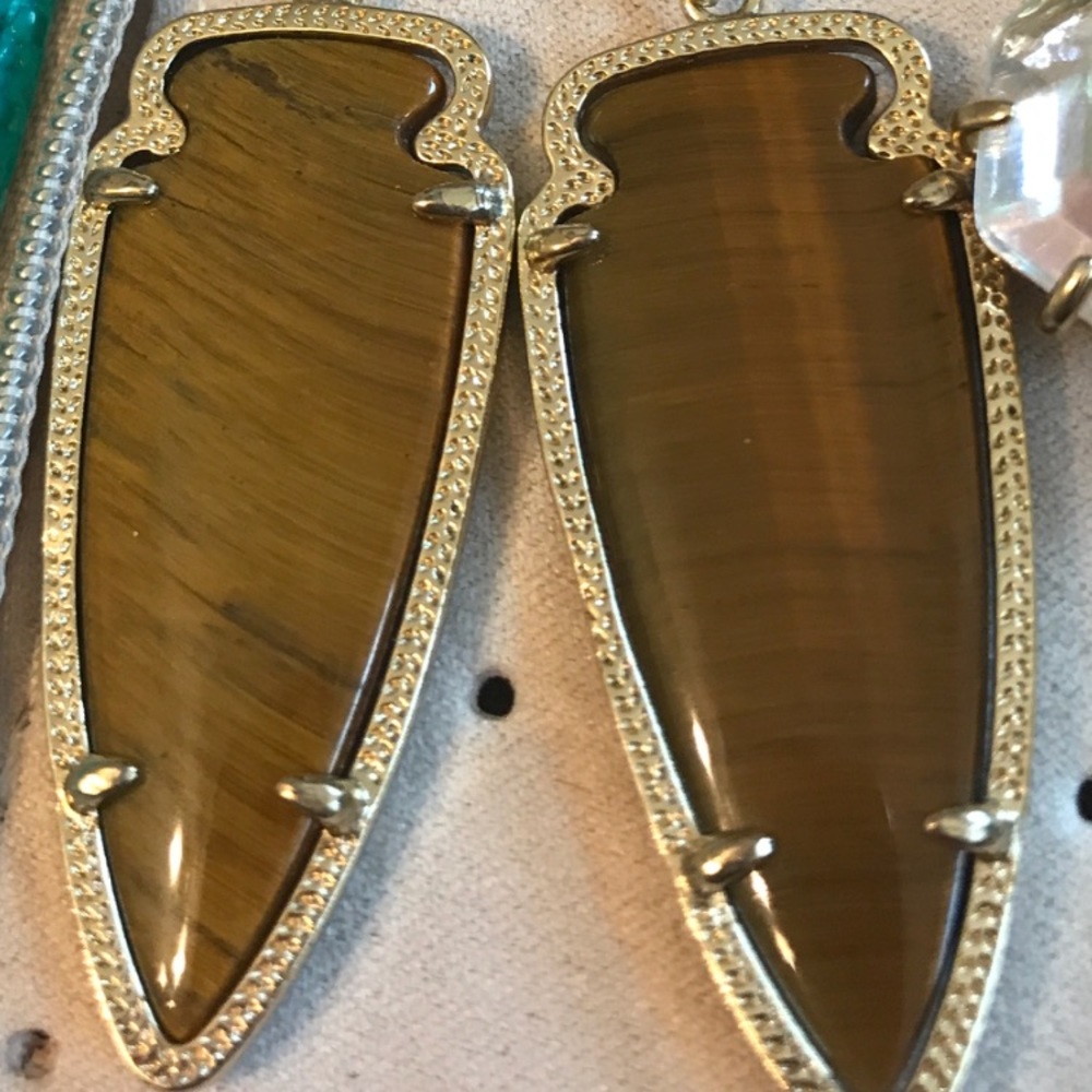 Tigers eye skylar's