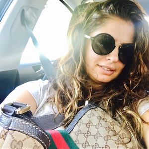 Meet your Posher, Viviana