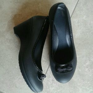 Crocs size 4 high heel platforms in black
