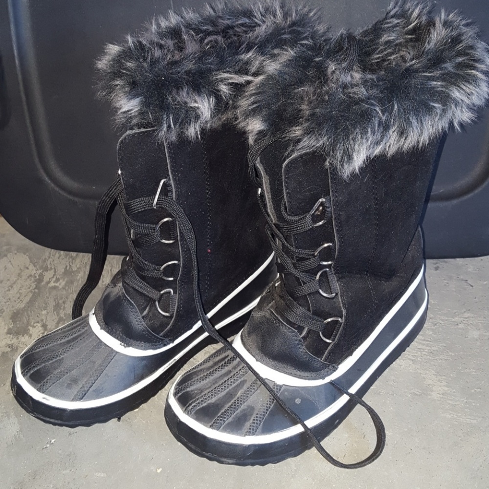 Snow boots