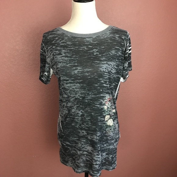 BIJA Gray Graphic T-Shirt Short Sleeve - Picture 3 of 8