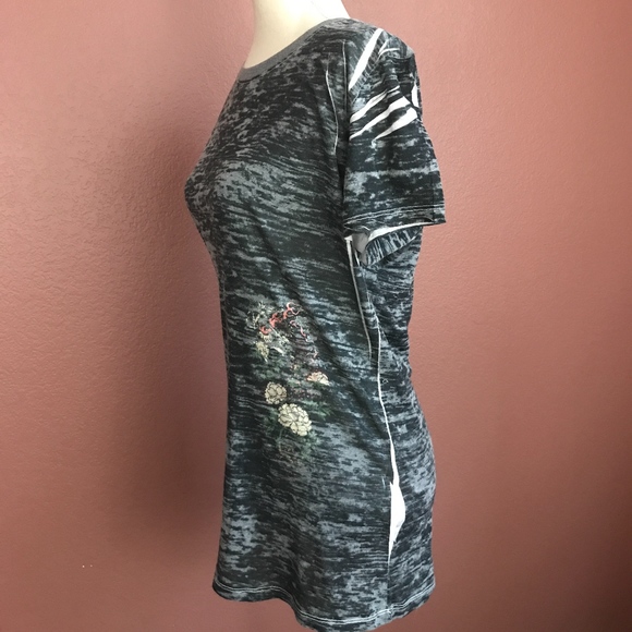 BIJA Gray Graphic T-Shirt Short Sleeve - Picture 2 of 8