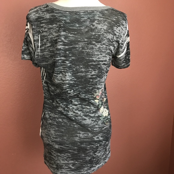 BIJA Gray Graphic T-Shirt Short Sleeve - Picture 5 of 8