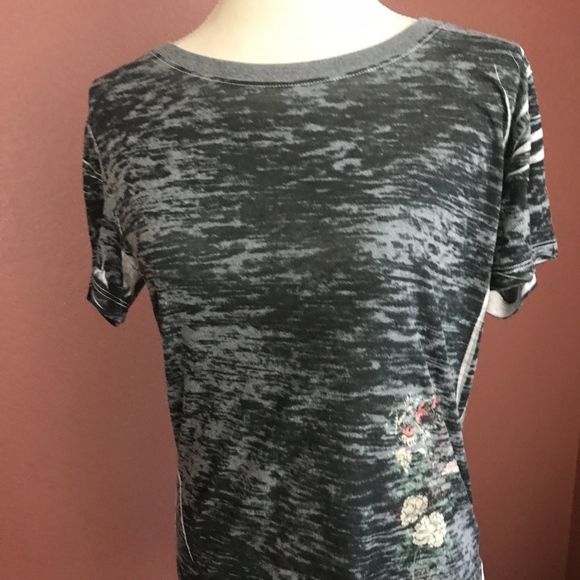 BIJA Gray Graphic T-Shirt Short Sleeve - Picture 4 of 8