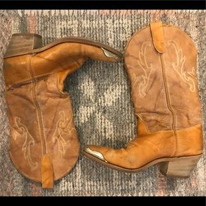 Metal toe cowboy boots