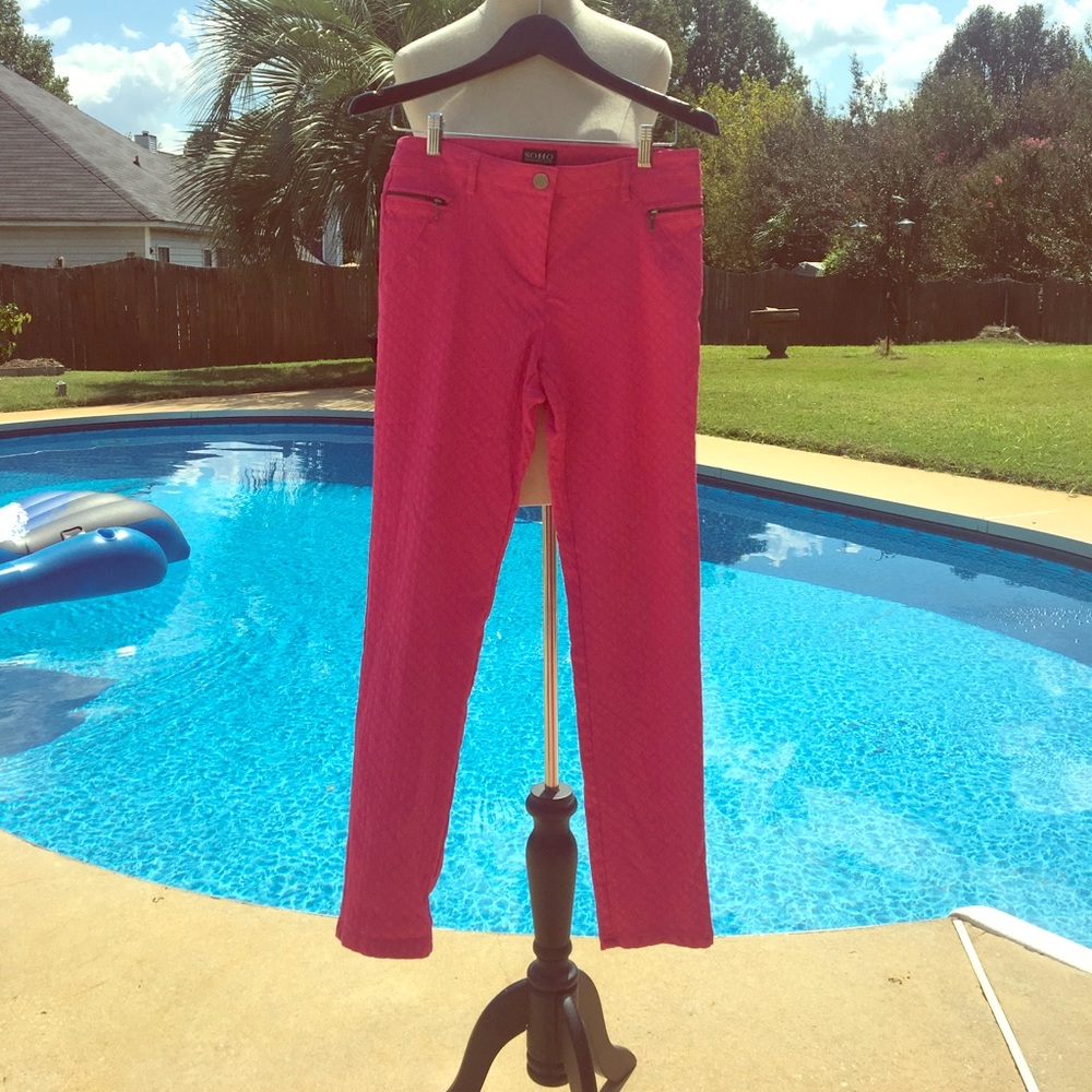 Pink stretchy fitted pants