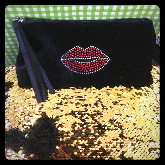Handbags - 🆘BUNDLE ONLY 🆘Velvet Makeup Bag