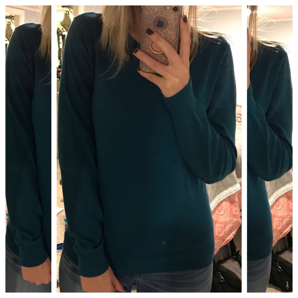 Super Comfy Old Navy Crewneck Sweater!!