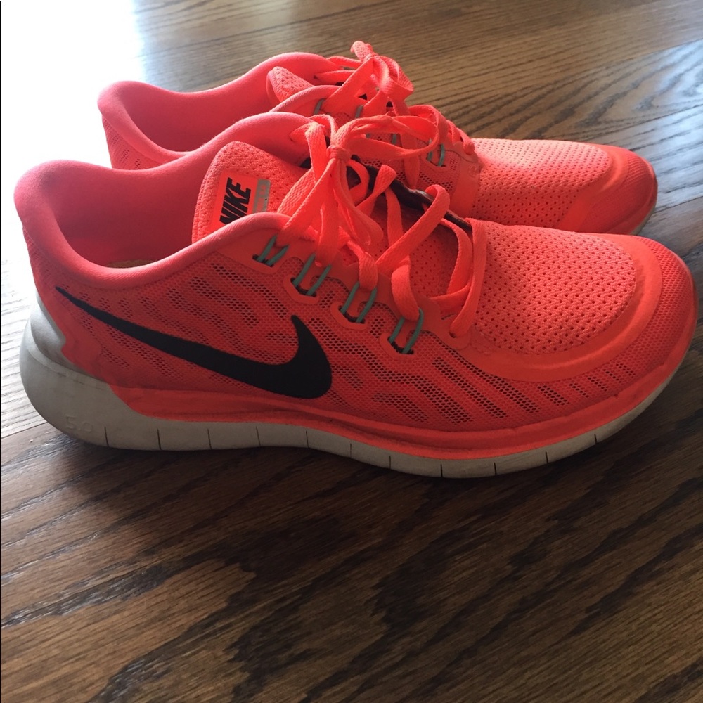 Coral Nike Free Runs 5.0