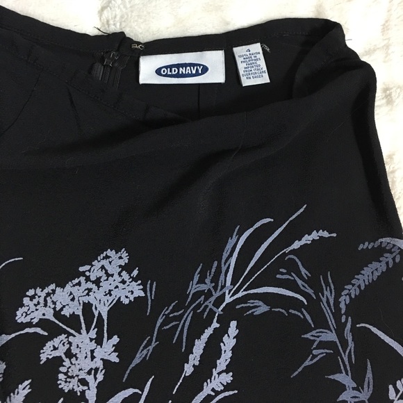 Size 4 old navy skirt - Picture 2 of 4