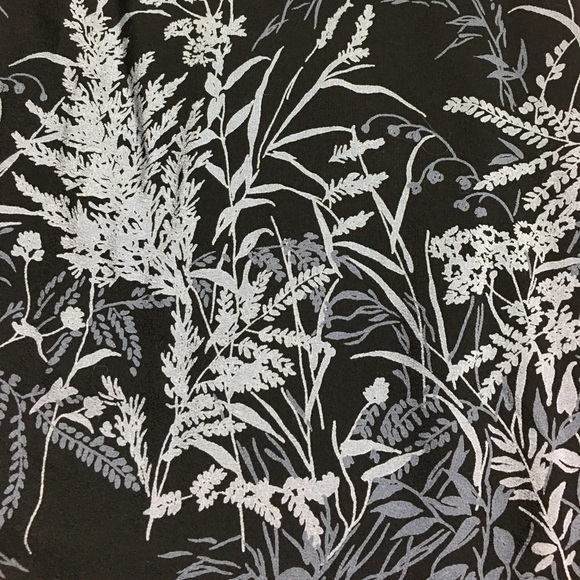 Size 4 old navy skirt - Picture 3 of 4