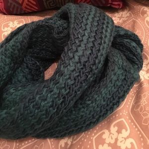 🚫SOLD🚫  Isaac Mizrahi Live! Infinity scarf