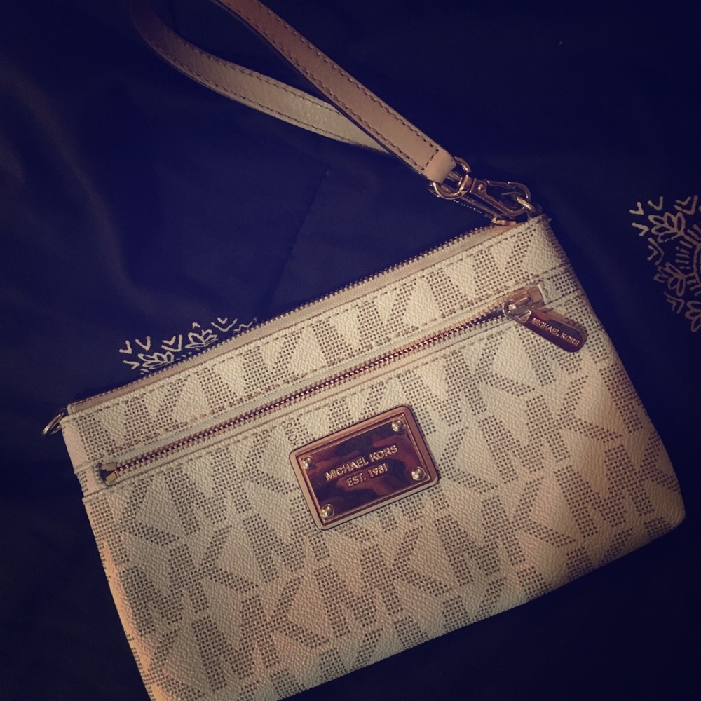 AUTHENTIC MICHAEL KORS CLUTCH WRISTLET PURSE