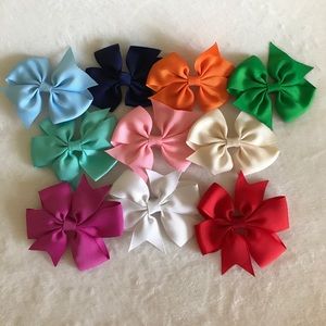 Lot of 10 bows on clips