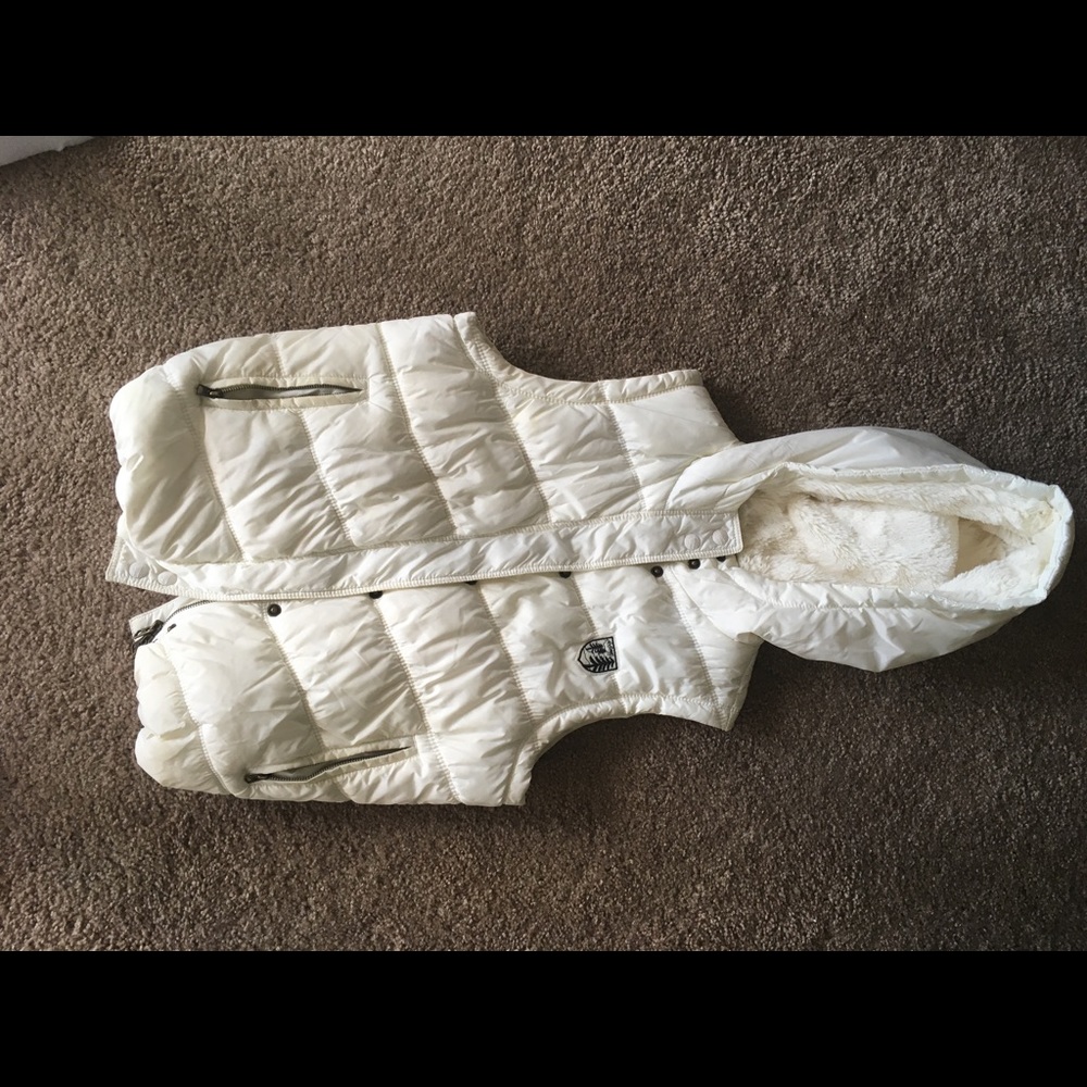 White American Eagle Puffer Vest
