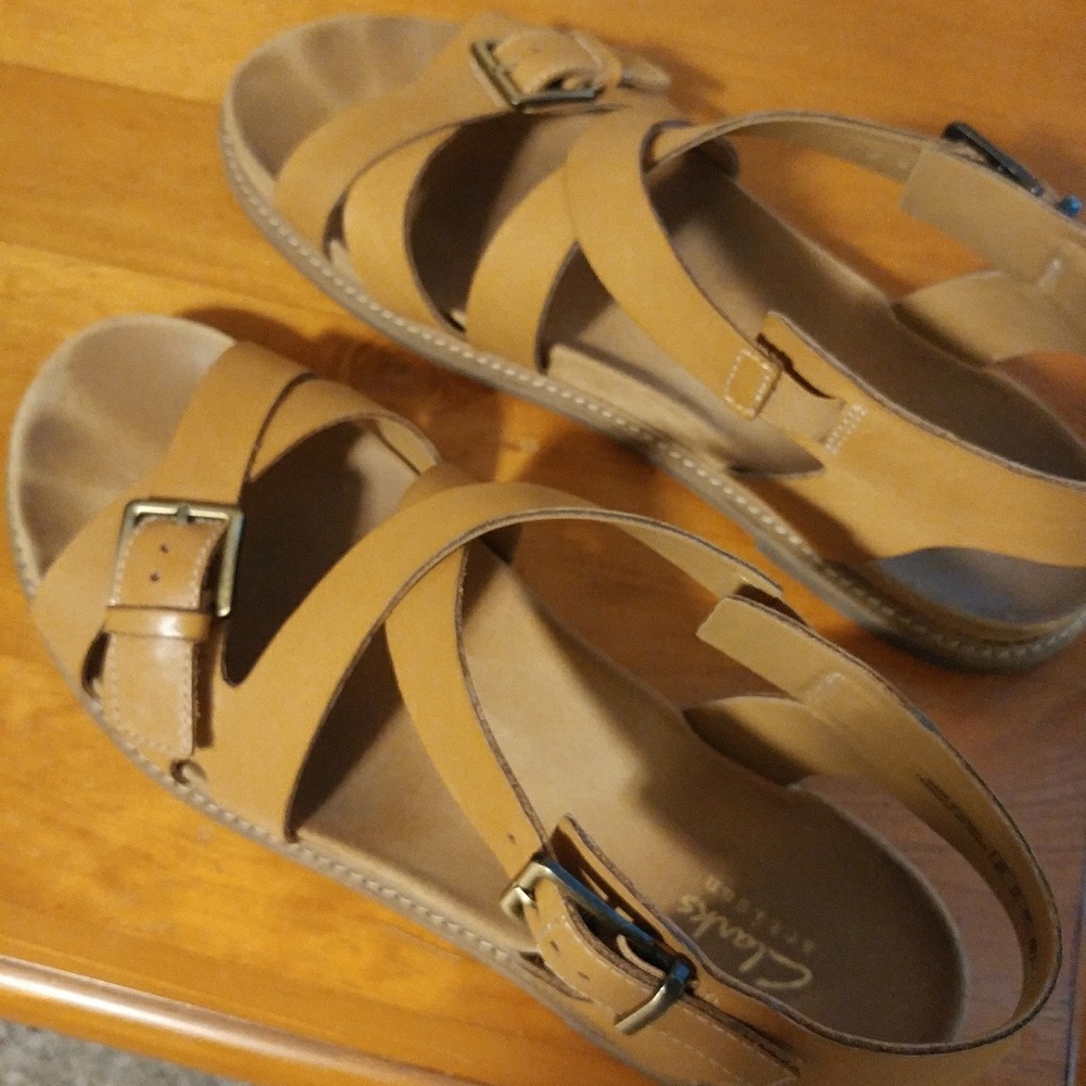 Womens like new clarks size 11