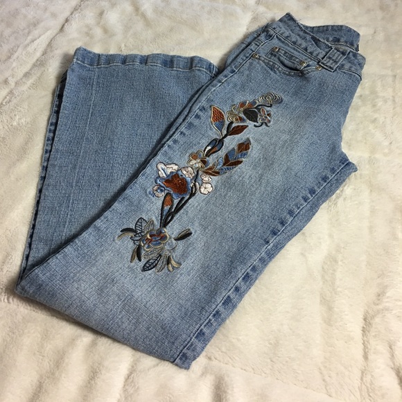 Embroidered jeans size 5/6 juniors - Picture 1 of 5