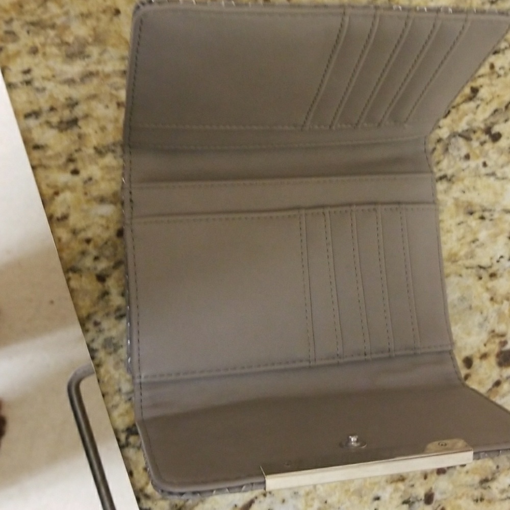 Wallet with multiple pockets - Picture 2 of 4