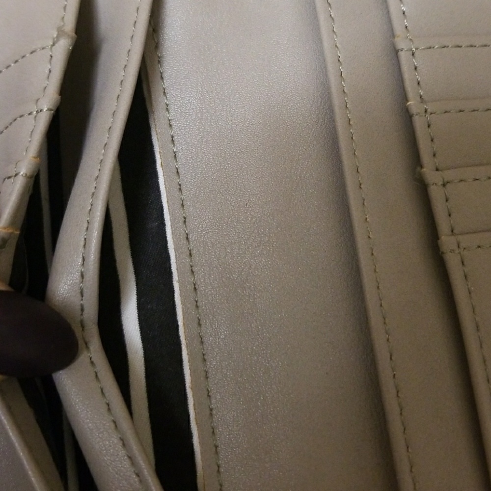 Wallet with multiple pockets - Picture 3 of 4