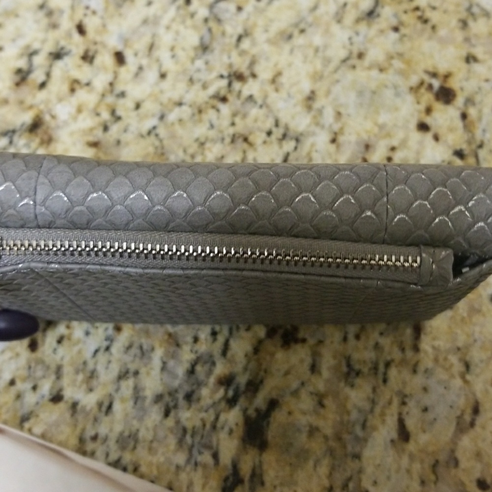 Wallet with multiple pockets - Picture 4 of 4