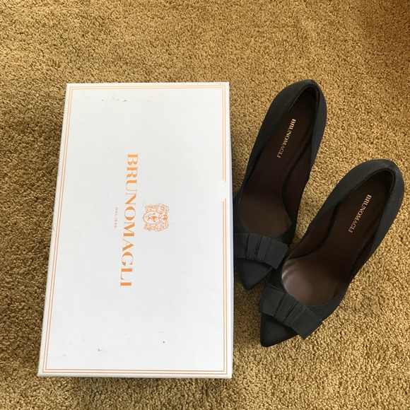 Bruno Magli dressy high heels, size 37.5 - Picture 5 of 7