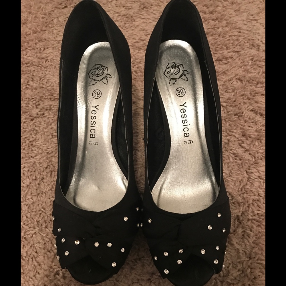 SOLD!! Yessica Peep Toe Pumps