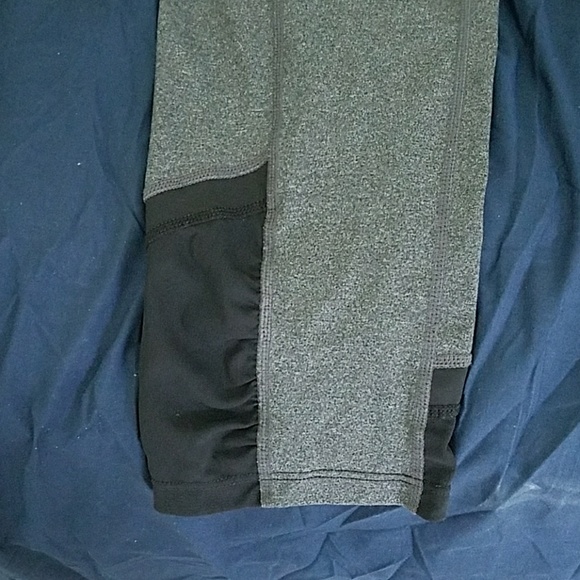 Workout capris - Picture 2 of 3