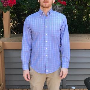 Vineyard Vines men's l/s shirt.