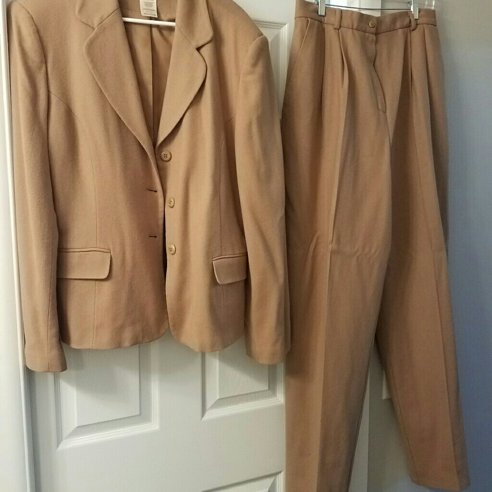 Pant suit