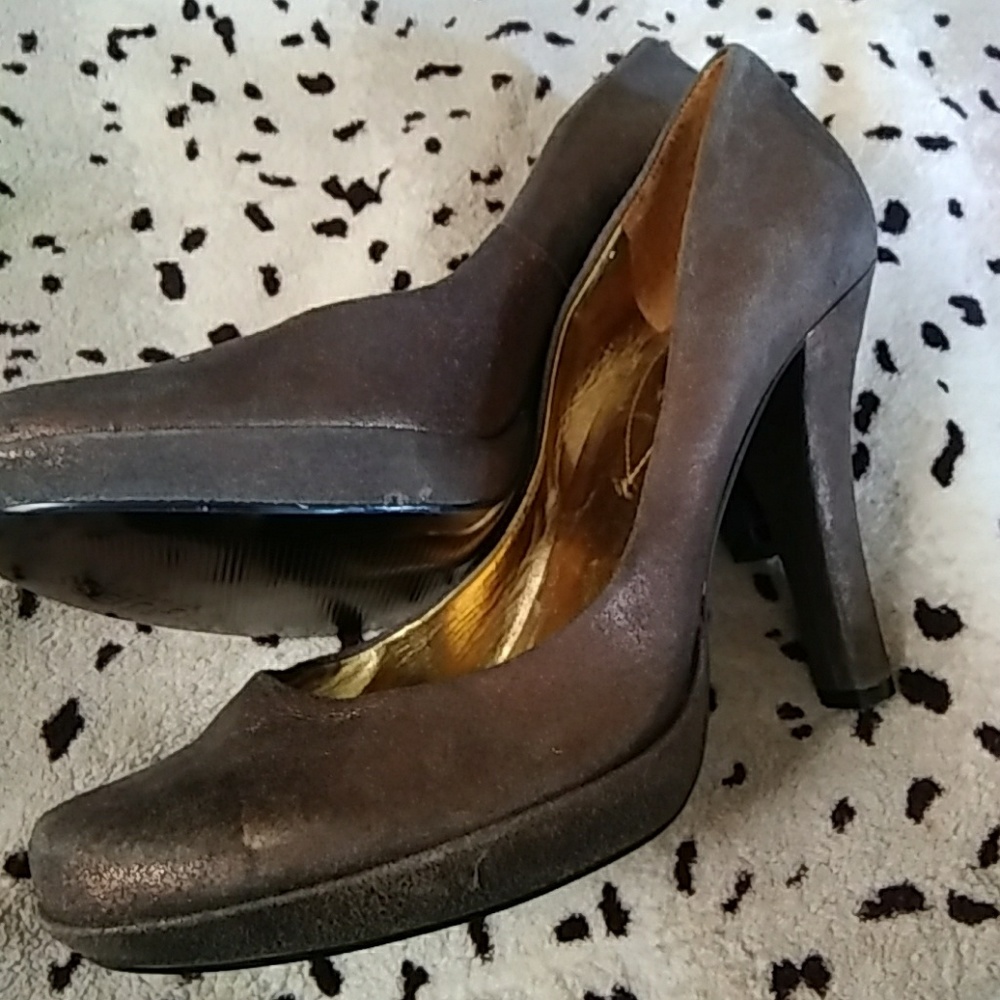 Pumps - Picture 3 of 4