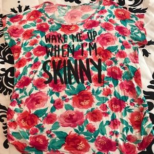 Fun print maternity shirt! 🌺