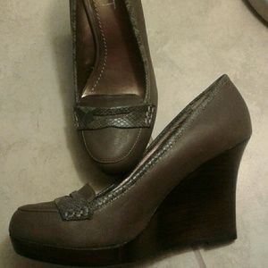 Loft size 5 1/2 platform high heels in brown