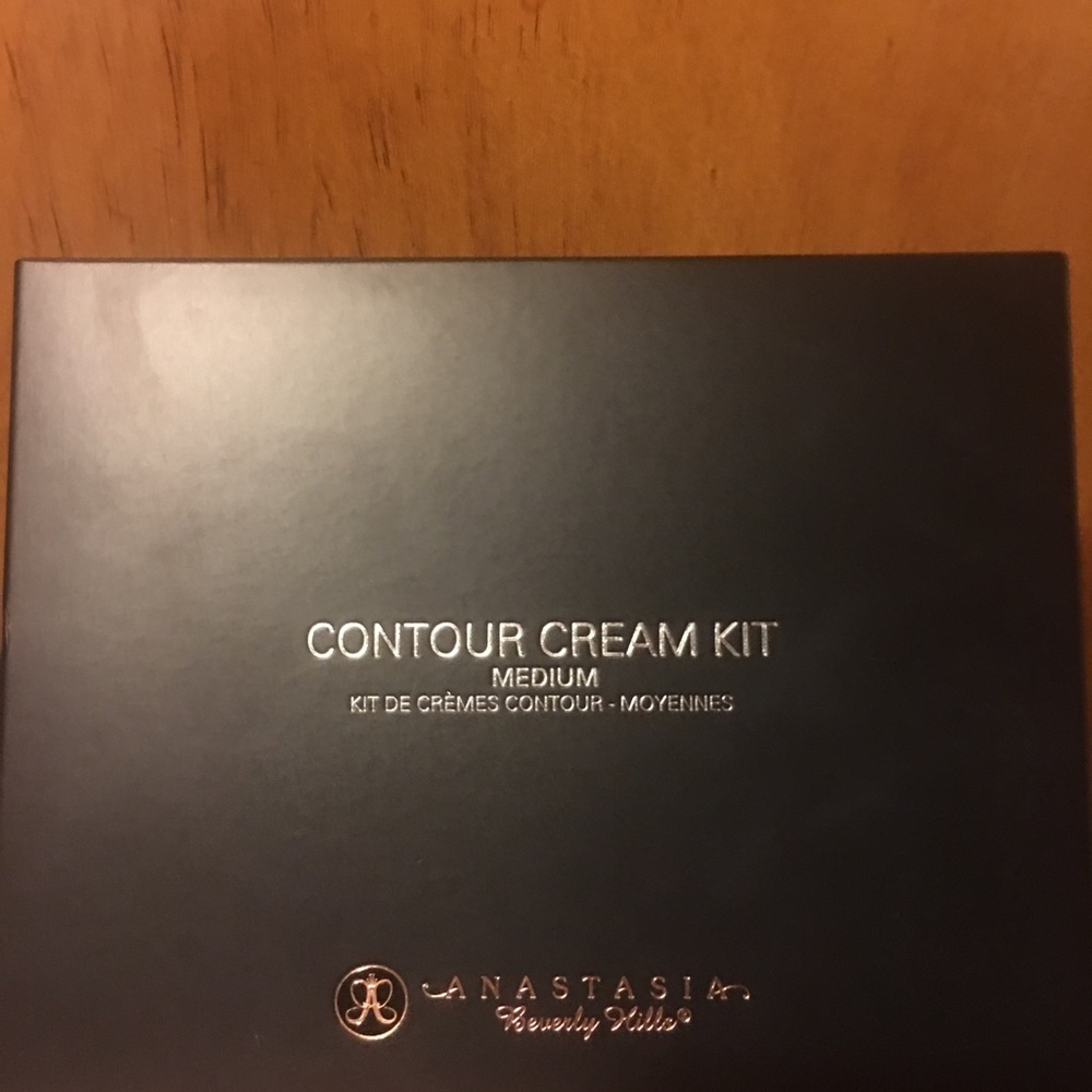 Anastasia Beverly Hills Contour Kit.
