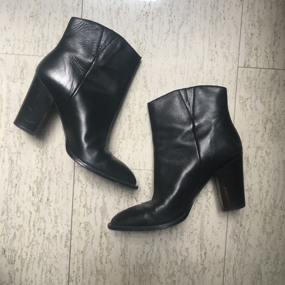 VINCE black leather boots