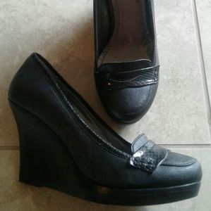 Loft size 5 high heel platform shoes in black